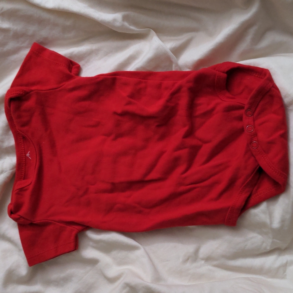 $5/5 Red Crotch Snap Closure onesie 6-9mon